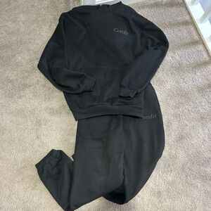 Comfrt Women's Black Crew Neck Sweater